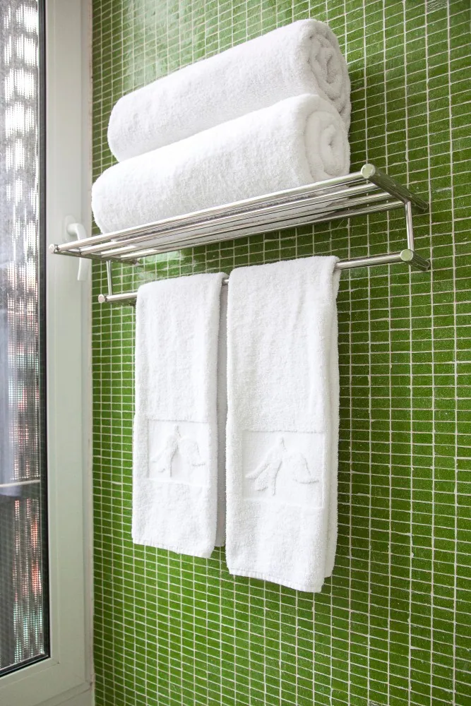 Detalle del baño de una habitación Standard