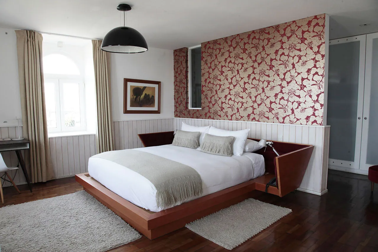 Suite Deluxe con cama, papel mural y tina exenta
