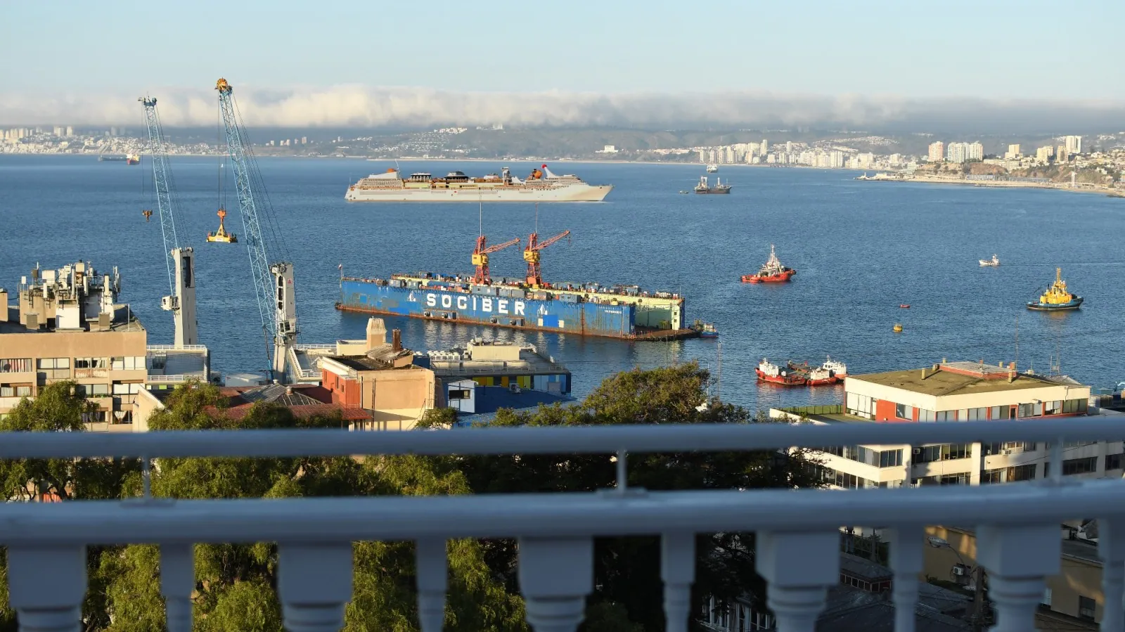 Vista de bahía y puerto desde Suite Deluxe